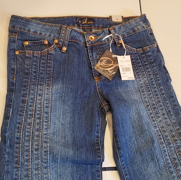 Soho Babe Indigo Capri Pleaded Jeans NWT Size 7 - Picture 3 of 16